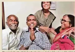  ?? Screen captured from Youtube ?? The ecstatic Ranjit with his family when he was declared the winner of the Global Teacher Prize 2020.