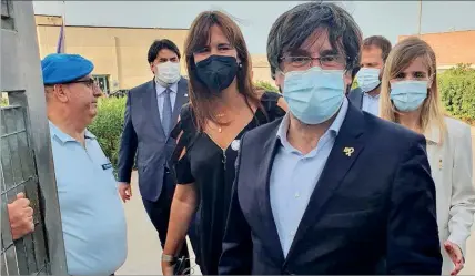  ?? ?? Carles Puigdemont, ontem, à saída da prisão de alta segurança de Sassari, na Sardenha