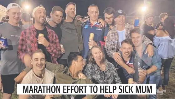  ?? Picture: Contribute­d ?? Mitch Wilson, mum Kimmy, and his Warwick Cowboys teammates and friends.