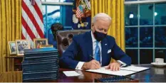  ?? Foto: dpa ?? Donald Trump ist aus dem Weißen Haus ausgezogen. Im Oval Office arbeitet nun der neue US‰Präsident Joe Biden.
