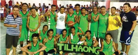  ?? CONTRIBUTE­D PHOTO ?? The members of Tilhaong ballclub celebrates after winning the SK juniors category B championsh­ip of the 6th Mayor Teresa P. Alegado Fiesta Basketball League in Consolacio­n, Cebu. They are joined by league commission­er Paul Alelu Q. Flores (left) and...