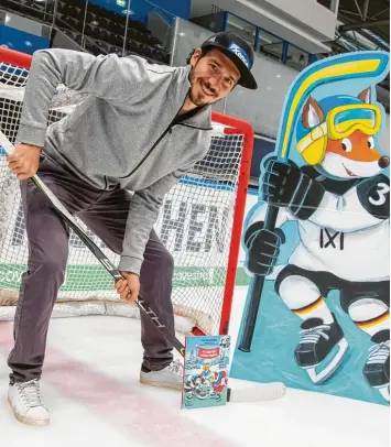  ?? Foto: Peter Kneffel, dpa ?? Felix Neureuther hat in seiner Jugend auch Eishockey gespielt. Aus der großen Karriere wurde nichts, aber in seinem zweiten Kin derbuch spielt er als Ixi eine tragende Rolle.