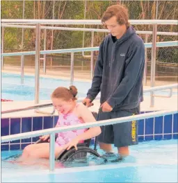  ?? PHOTO / RACHEL WISE ?? Kiana McParland, aided by brother Riley, was chosen to be first into the learners’ pool.