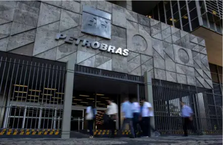  ?? AFP/VNA Photo ?? People walk past Petrobras's headquarte­rs building in Rio de Janeiro, Brazil.