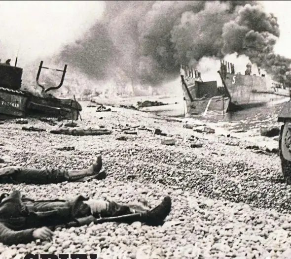  ?? ?? Carnage: Bodies of Canadian forces lie amid landing craft wreckage at Dieppe in 1942