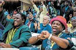  ?? JEKESAI NJIKIZANA/GETTY-AFP ?? Ruling ZANU-PF party members cheer the decision to fire Mugabe as leader of the party.