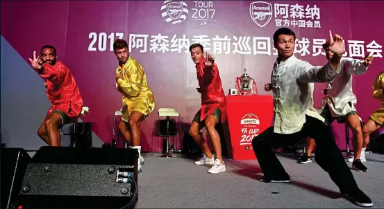  ?? GETTY IMAGES ?? Crouching Ox, hidden dragon: (L-R) Lacazette, Oxlade-Chamberlai­n and Ozil try martial arts in Shanghai yesterday
