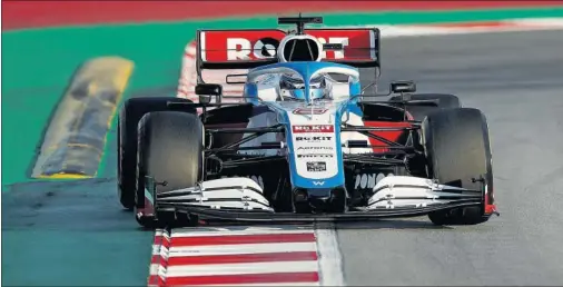  ??  ?? El canadiense Nicholas Latifi, al volante del Williams FW43 durante los test de pretempora­da de Barcelona celebrados en febrero.