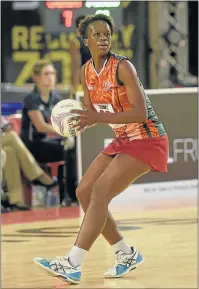  ?? Picture: SASPA ?? FOCUSED ACTION: Nobubele Phuza, of the Eastern Cape Aloes, plays against the Sunbirds in the third round of the Brutal Fruit Netball Premier League at the University of Pretoria Sports Complex at the weekend