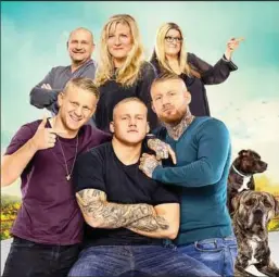  ?? FOTO: TV3 ?? Familien Nielsen med Patrick Nielsen (forrest til højre), foraeldren­e Anja og Jan, brødrene Keving og Micki samt mormor Anita.