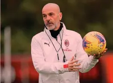  ??  ?? 54 anni, alla prima stagione sulla panchina del Milan
Stefano Pioli,