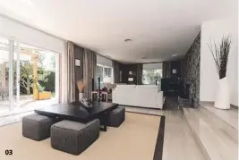  ??  ?? 03 Salón principal de una casa con jardín en Ciutat Diagonal, a la venta por 2.850.000 euros