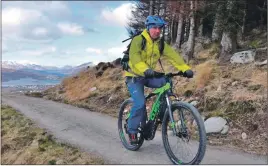  ??  ?? The electric mountain bike being put to use by Scottish Avalanche Informatio­n Service observer Graham Moss.