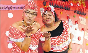  ?? FOTOS JOHN ROBLEDO ?? Isabel y Martha Muñoz son las matronas de las Negritas Puloy del barrio Montecrist­o.