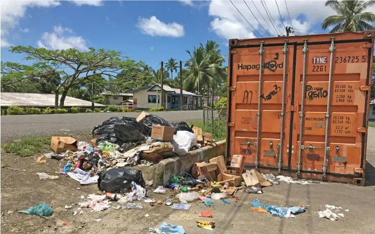  ?? Photo: Ashna Kumar ?? Household rubbish left on the roadside at Narere, Nasinu, near a Police Community Post on November 25, 2018.