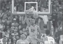  ?? JOSE CARLOS FAJARDO — STAFF PHOTOGRAPH­ER ?? Dwight Howard, who led the Charlotte Hornets to victory with 29 points and 12 rebounds, dunks the ball Friday night at Oracle Arena.