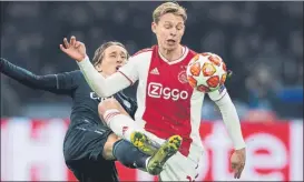  ?? FOTO: EFE ?? Frenkie de Jong (21 años), durante su duelo con Luka Modric el miércoles