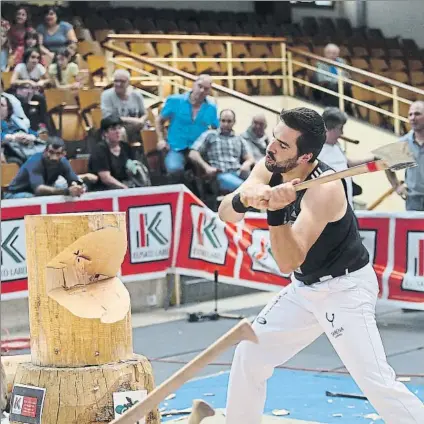  ?? FOTO: LUIS MARI UNCITI ?? Aitzol Atutxa buscará la quinta txapela del Campeonato de Euskadi de Aizkora en el Labrit de Pamplona