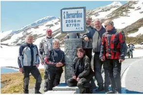  ?? ?? Das Team muss stimmen: Bei den Motorradre­isen sollte sich jeder auf den anderen verlassen können.