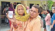  ?? SAKIB ALI /HT PHOTO ?? A 99-year-old woman elector arrives to vote at Kaila Bhatta polling booth in Ghaziabad on Friday.