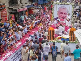  ?? — PTI ?? People pay tribute to former Prime Minister Atal Behari Vajpayee during his “Ashthi Kalash Yatra” at Paharganj on Friday.