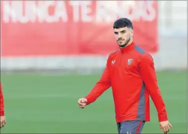  ?? ?? Isaac Romero, durante uno de los entrenamie­ntos con el Sevilla.