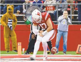  ?? COREY PERRINE/GETTY IMAGES ?? Rutgers’ Giovanni Rescigno couldn’t hold on to a wide open ‘Jersey Special’ pass in the end zone in the third quarter.