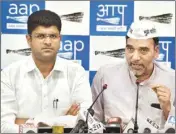  ??  ?? AAP leader Gopal Rai speaks as Jannayak Janata Party (JJP) leader Dushyant Chautala looks on during a joint press conference, at the AAP office in New Delhi, on Sunday