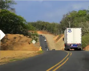  ?? RAFAEL PACHECo ?? En el tramo Barranca-Limonal, el consorcio H Solís-La Estrella trabaja en la ampliación de 50 kilómetros.