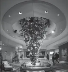  ?? DARRYL DYCK, THE CANADIAN PRESS ?? An upside down Christmas tree is seen suspended from the ceiling at the Fairmont Vancouver Airport hotel in Richmond, B.C., on Monday.