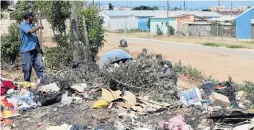  ??  ?? RUBBISH HEAP: Resident Brian Cesels stands next to an illegal dump site in Mandela Street, Missionval­e