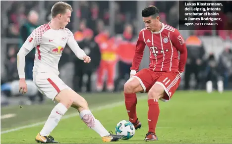  ?? /GETTY IMAGES ?? Lukas Klosterman­n, del Leipzig, intenta arrebatar el balón a James Rodríguez, ayer.