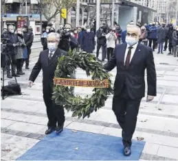  ?? JAIME GALINDO ?? Ángel Dolado y Javier Hernández, en el homenaje al Justicia del año 2020.