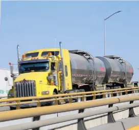  ?? ROBERTO AMAYA ?? Los asaltos en las carreteras del centro y sur del país generan pérdidas millonaria­s a los transporti­stas.