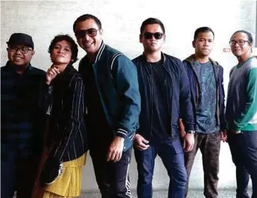  ??  ?? DEA bersama Nidji baru-baru ini.