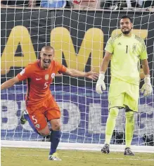  ??  ?? EN EE.UU., Chile volvió a amargar a Argentina en los penales.