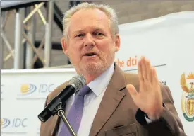  ?? PHOTO: TRACEY ADAMS ?? Minister of Trade and Industry Dr Rob Davies yesterday left with a group of 33 other SEZ practition­ers for China to attend the 4th capacity building programme on SEZs.