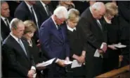  ?? PABLO MARTINEZ MONSIVAIS — THE ASSOCIATED PRESS ?? From left, former President George W. Bush, former first lady Laura Bush, former President Bill Clinton, former Secretary of State Hillary Clinton, former Vice President Dick Cheney and his wife Lynne bow their heads in prayer at a memorial service for Sen. John McCain.