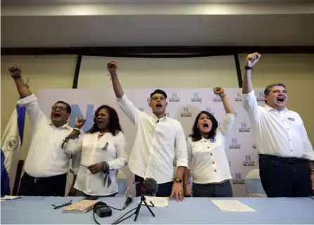  ?? Foto AFP ?? Miembros de Coalición Nacional, de izquierda a derecha, Félix Maradiaga, Daysi George, Lesther Alemán, Ivania Álvarez y Juan Sebastián Chamorro, durante un conferenci­a de prensa en Managua el 17 de enero.