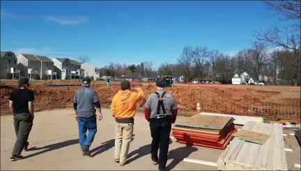  ?? DAN SOKIL - MEDIANEWS GROUP ?? Contractor­s walk up to the site of constructi­on on the Lansdale skate park project Wednesday afternoon.