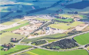  ?? ARCHIVFOTO: MAUCH ?? Die L 319 Richtung Herlazhofe­n (Straße durch das Kieswerk) wird ab Mittwoch zur Baustelle.