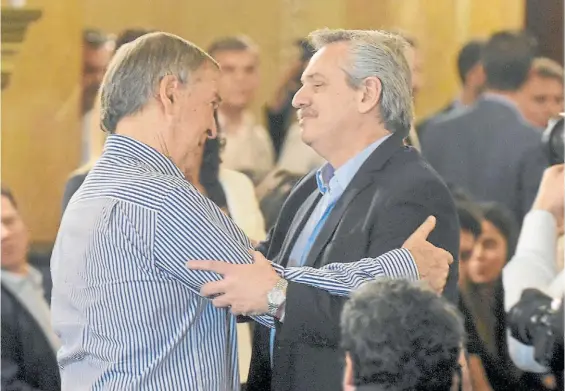  ??  ?? Juntos. Alberto Fernández y el gobernador Juan Schiaretti, en una imagen antes de la pandemia. El Presidente nunca fue a Córdoba.