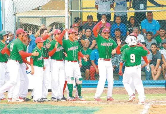  ??  ?? Los anfitrione­s se juega hoy lo invicto ante Panamá.