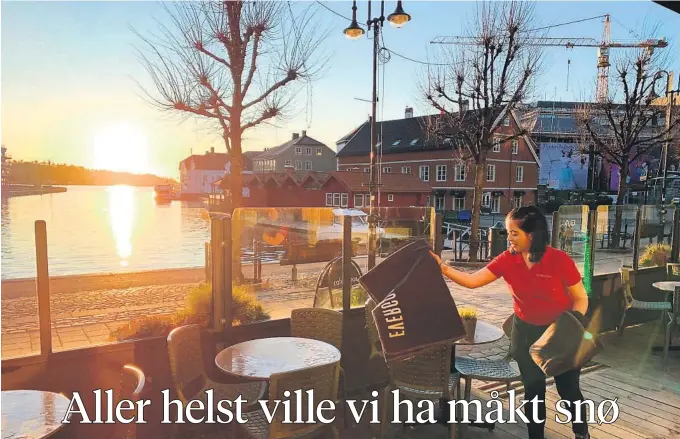  ?? FOTO: IRENE HEGGE GUTTORMSEN ?? KLIMABEKYM­RING: Esther Lyngmyr forbereder utserverin­gen på Café Victor i Pollen I Arendal en januarmorg­en i 2020. det er vanskelig å unngå å bli klimabekym­ret i disse dager.