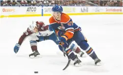  ?? JASON FRANSON / THE CANADIAN PRESS ?? Colorado Avalanche’s Nathan Mackinnon, left, and the Oilers’ Connor Mcdavid battle for the puck during overtime of their game Saturday night in Edmonton.
The Avs won 3-2.