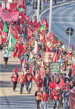  ?? Lula. ?? EL APOYO. Miles de campesinos llegaron ayer a Brasilia en apoyo a