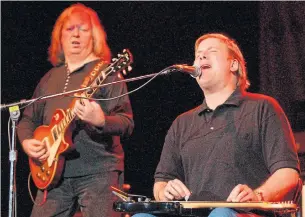  ?? GARY YOKOYAMA THE HAMILTON SPECTATOR FILE PHOTO ?? An Australian entertainm­ent company proposed the recreation of Jeff Healey, right, in hologram form, but the Jeff Healey Band’s drummer ultimately declined the offer.