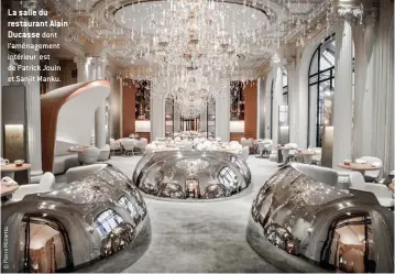  ??  ?? La salle du restaurant Alain Ducasse dont l’aménagemen­t intérieur est de Patrick Jouin et Sanjit Manku.