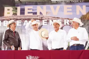  ?? ?? l El gobernador Alfonso Durazo Montaño estuvo presente en el Informe Anual de Actividade­s de la Asociación Ganadera del Valle del Yaqui, en Cajeme.