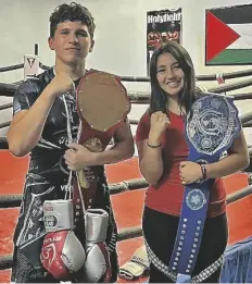  ?? FOTO CORTESÍA ?? ISH URBINA, de Holyland, y Lizbeth Oceguera, de Oceguera Boxing, de Calexico, fueron nombrados los mejores boxeadores de la noche en la función celebrada en Yuma.